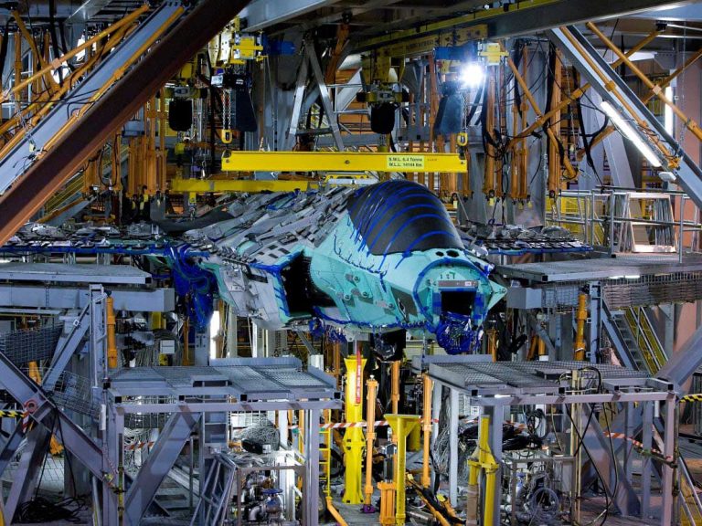 BAE SYSTEMS FATIGUE TEST F-35 LIGHTNING JET AIRFRAME